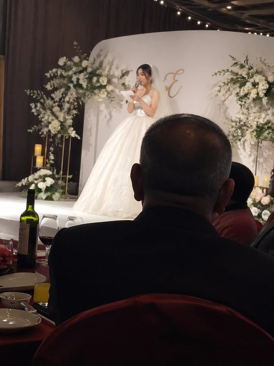 婚礼致辞抓拍照片
