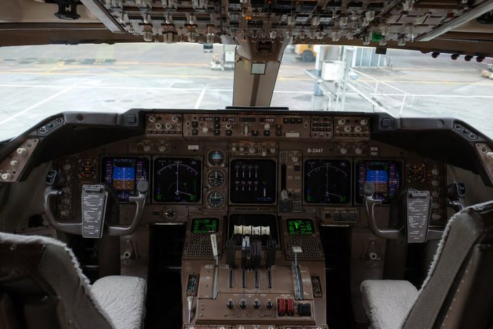 超写实波音 747 驾驶舱