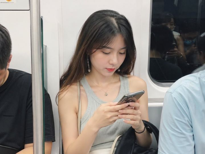 写实地铁抓拍